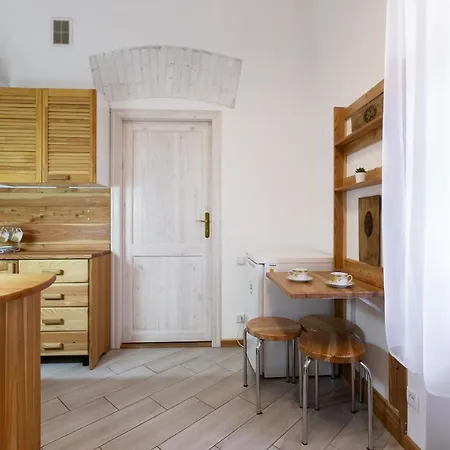 на романчука в центрі Lviv