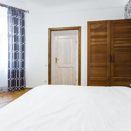 на романчука в центрі