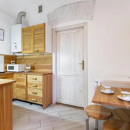 на романчука в центрі *