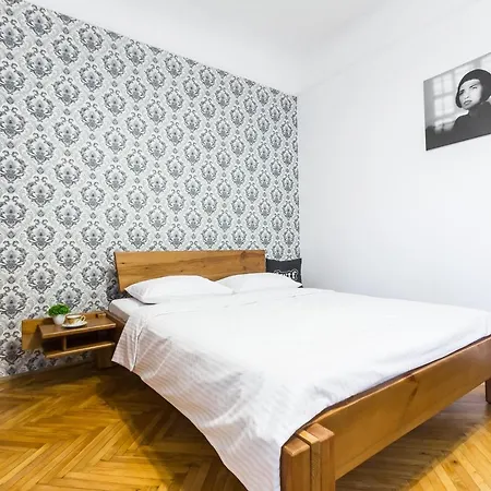 на романчука в центрі * Lviv