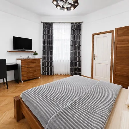на романчука в центрі Apartament *