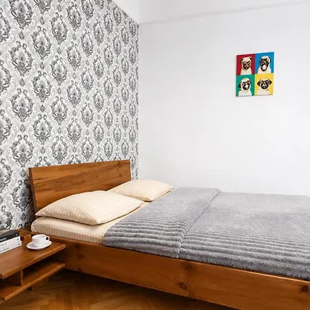 на романчука в центрі Apartament *