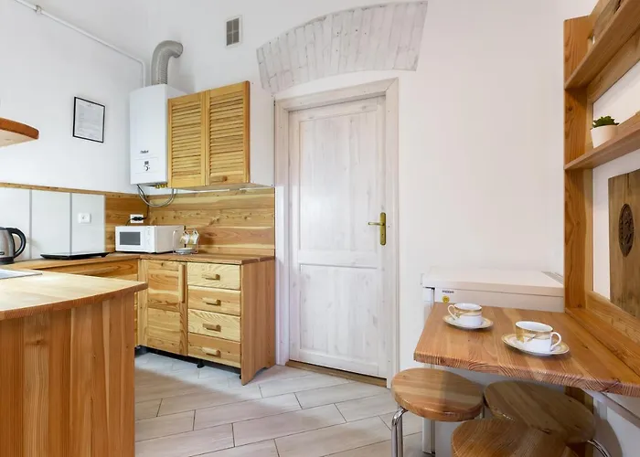 на романчука в центрі *