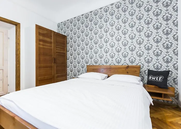 на романчука в центрі إلفيف