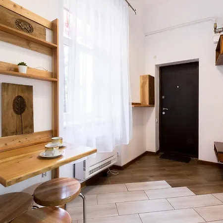 на романчука в центрі Apartment *
